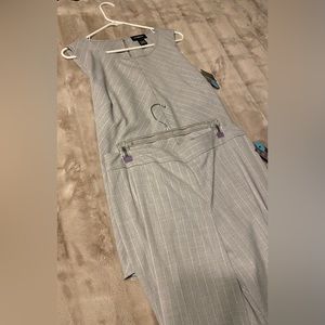 2PC Sleeveless Vest Pant-Suit Set. Top/L&Bottoms/10 **Gray w/ pinstripes